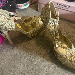 Elegant Gold Heels with Rhinestone Detailing